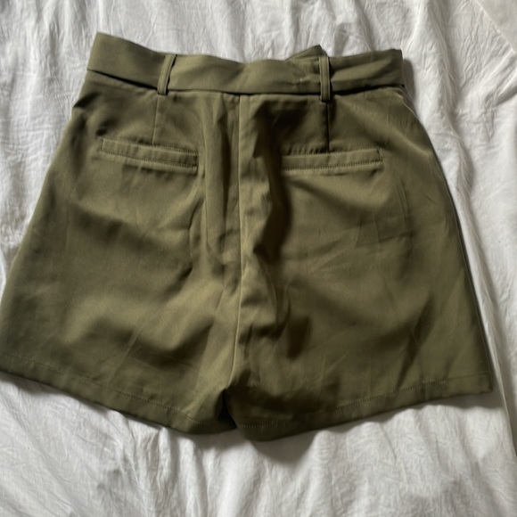 Lili Sidonio Shorts - Picture 2 of 3